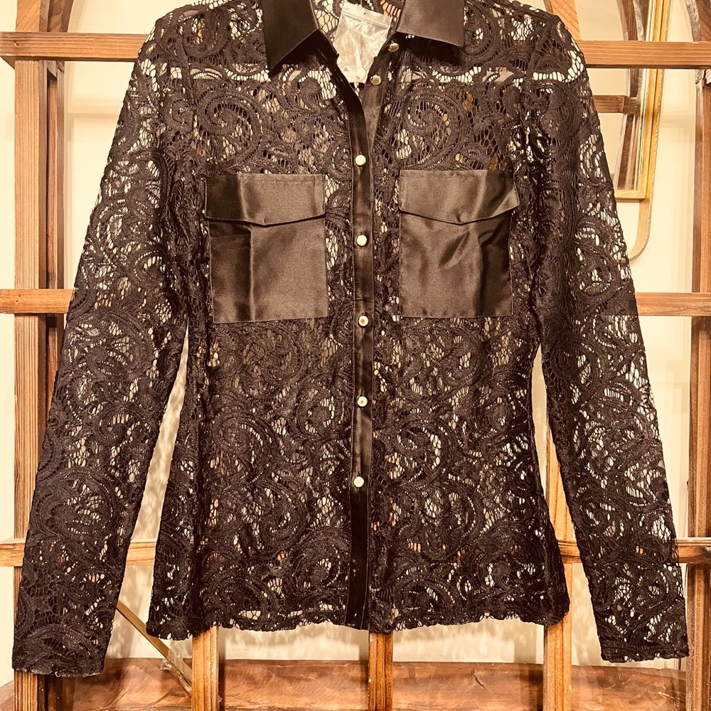 Venus size small lace button up blouse NWT
